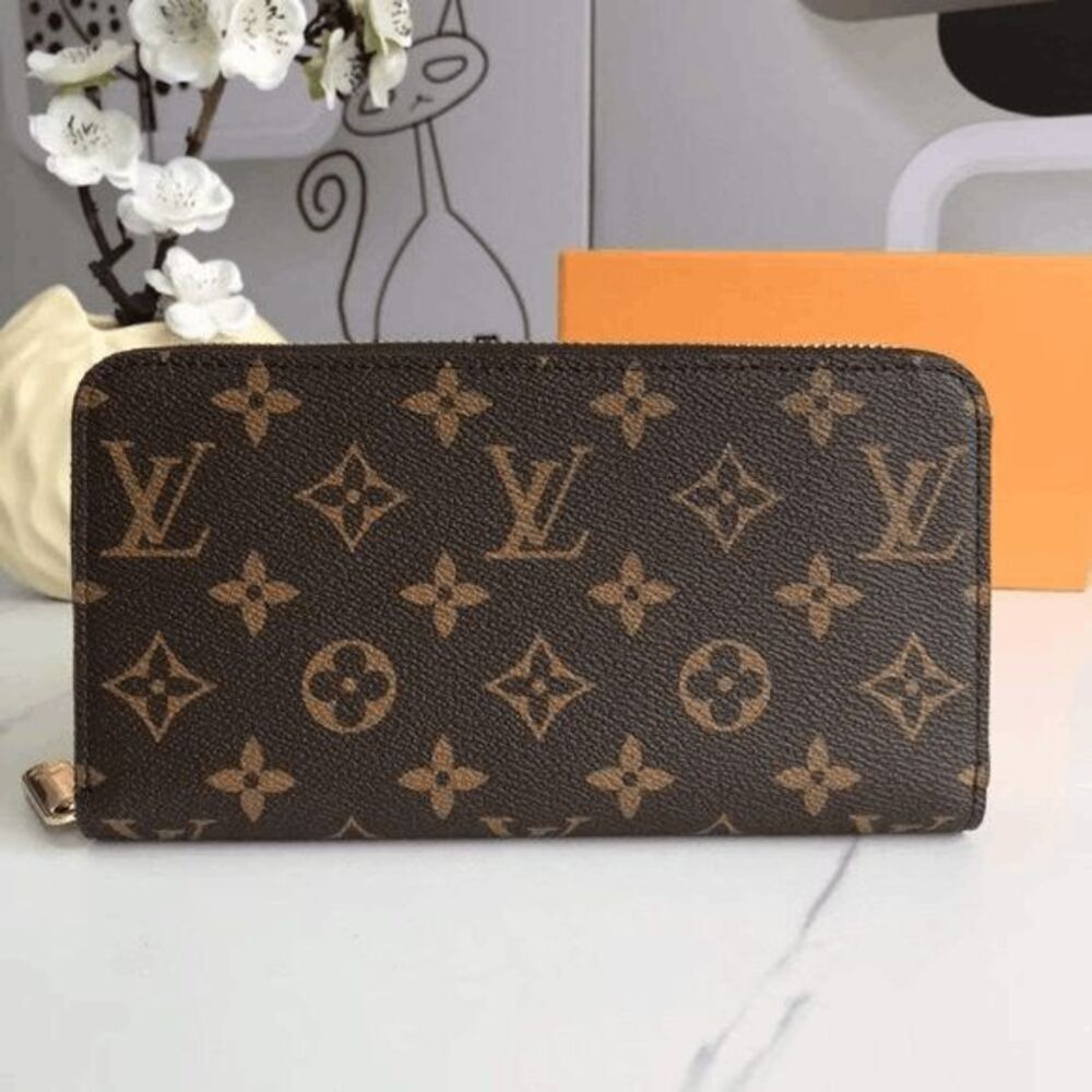 💋💋💋Brown Purse Zippy Monogram Wallet💋New